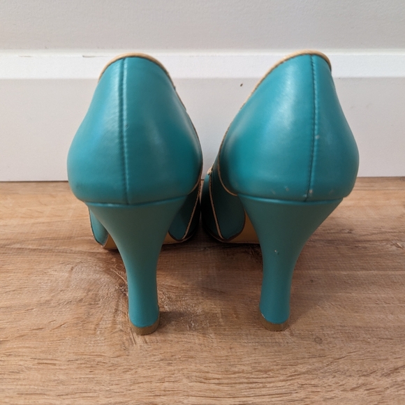 Pin Up Couture Pumps - Picture 4 of 11